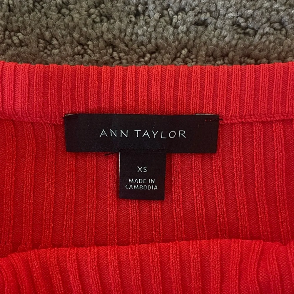 Ann Taylor Red Ribbed Off-the-Shoulder Top - Picture 3 of 4